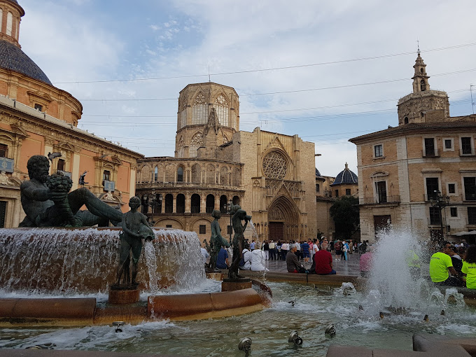 9. پلاس دل آیین (Plaza del Ayuntamiento)