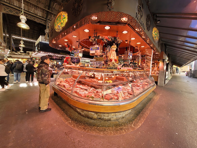 3. بازار بزرگ بوکریا (La Boqueria Market):