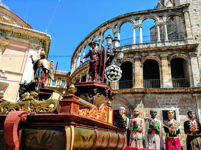 9. پلاس دل آیین (Plaza del Ayuntamiento)