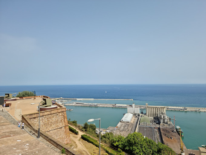 10. قلعه مونت جویک (Montjuic Castle) :