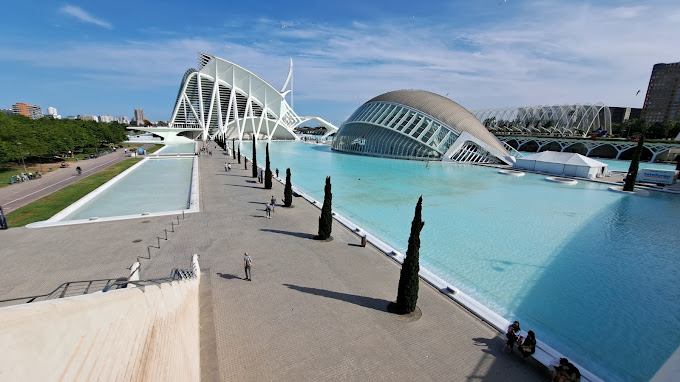 1. شهر هنر و علم (Ciudad de las Artes y las Ciencias)
