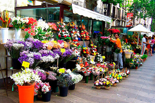 8. خیابان رامبلا (La Rambla) :